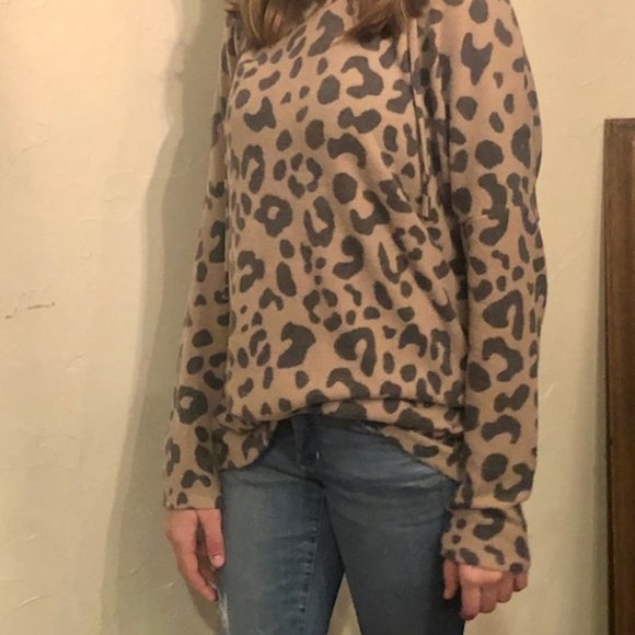 Long sleeve Leopard print fleece pullover hoodie - Picture 5 of 6